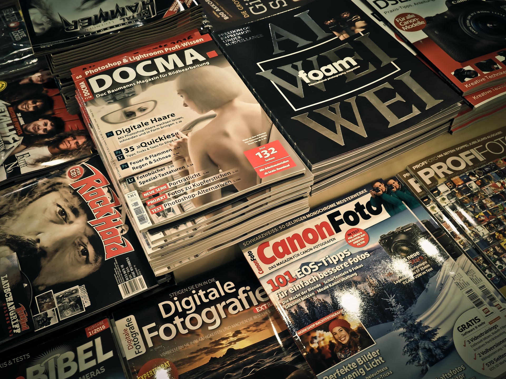 magazines-1172464_1920